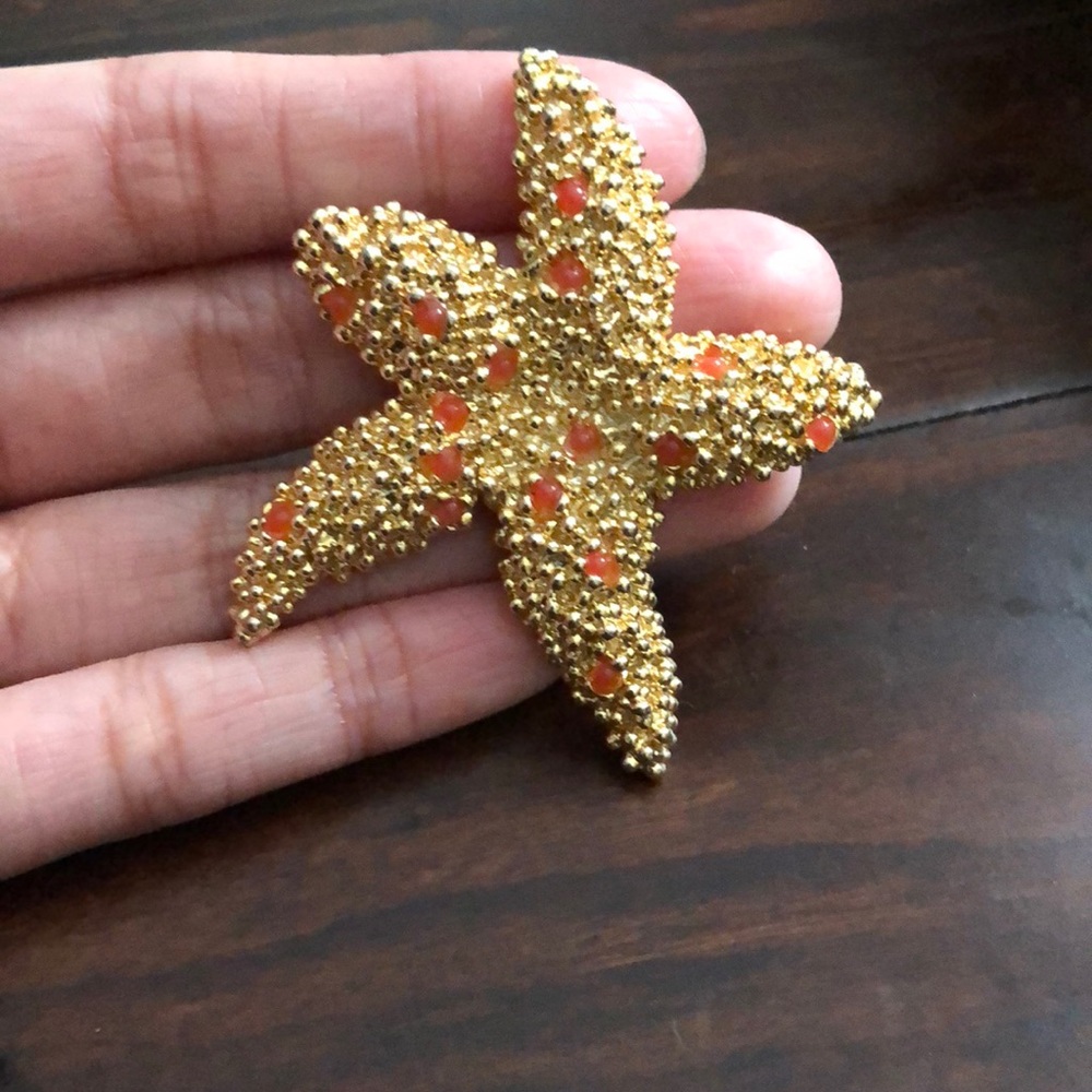 BCBG starfish ring